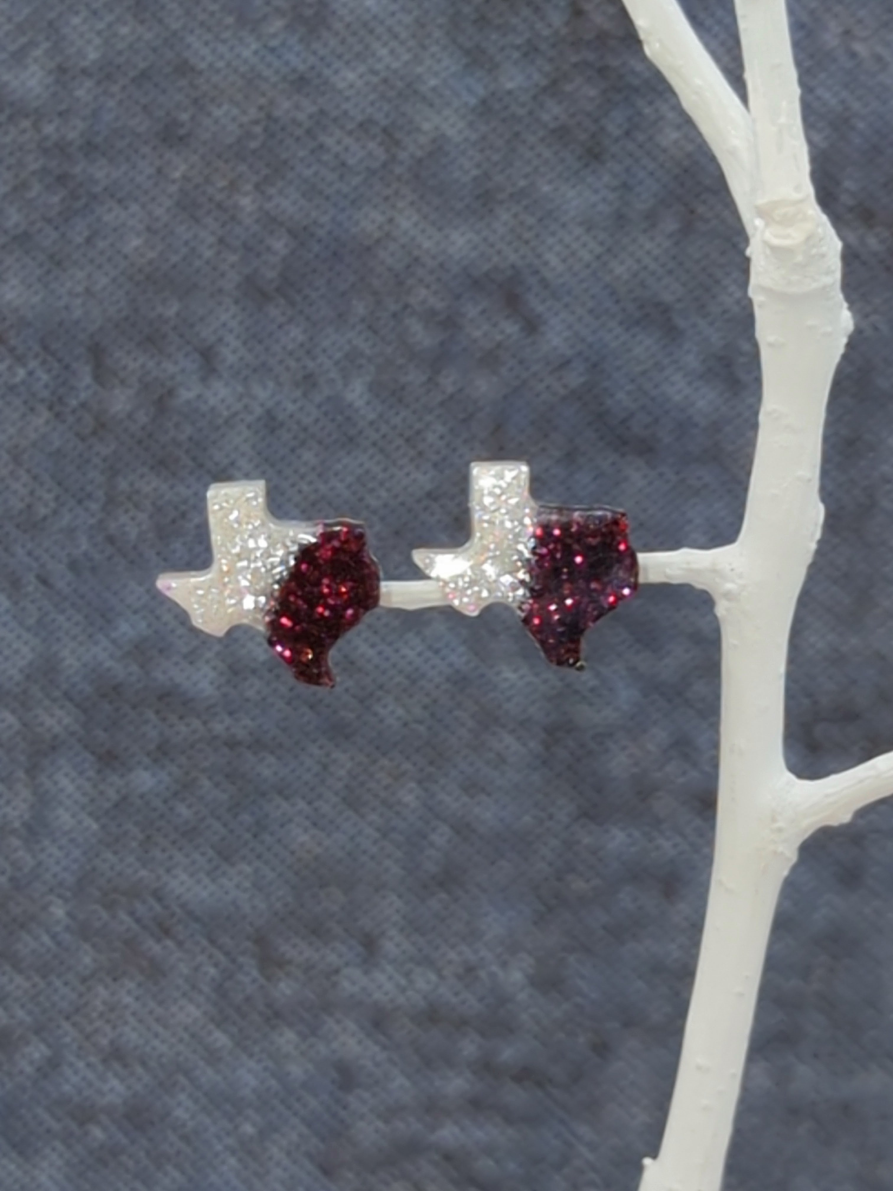 Texas Stud Resin Earrings (White/Maroon Split)