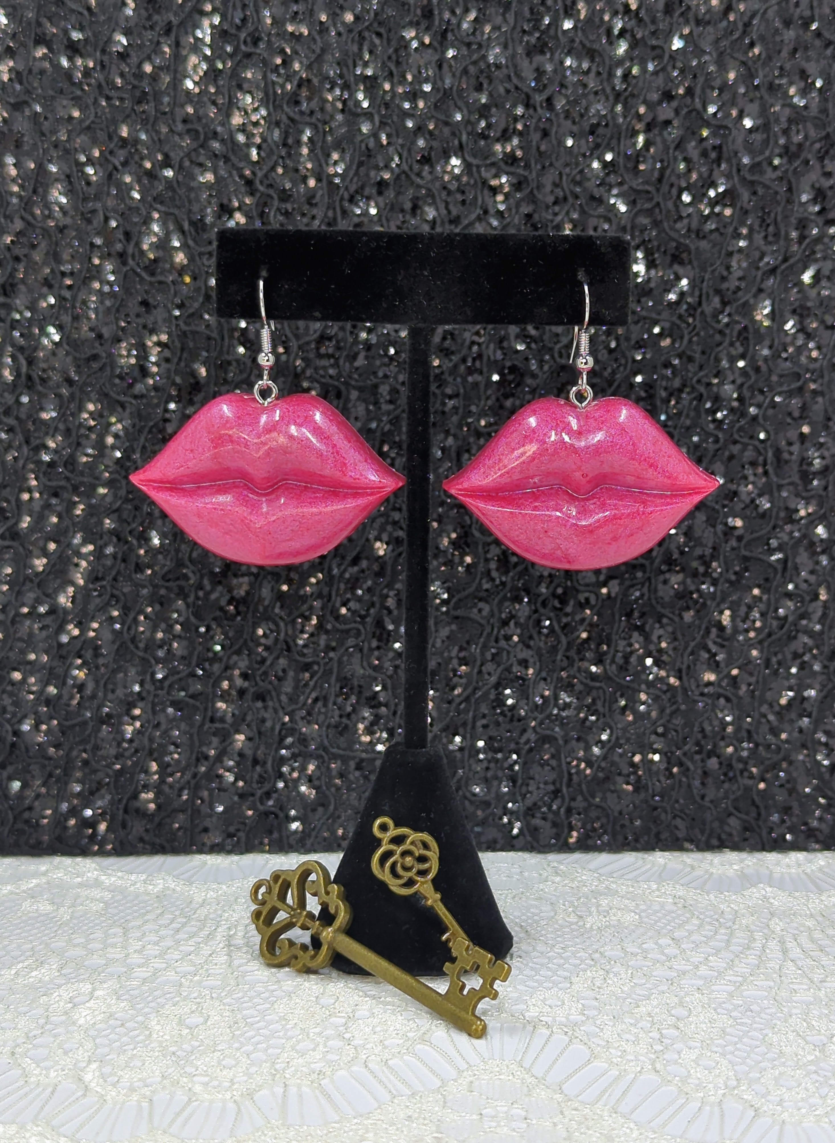 Pouty Lips Resin Earrings (Magenta)